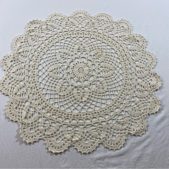 Doily Handmade Boho vintage Crochet Doily Table Cloth Round scalloped Grandma - Picture 10 of 10